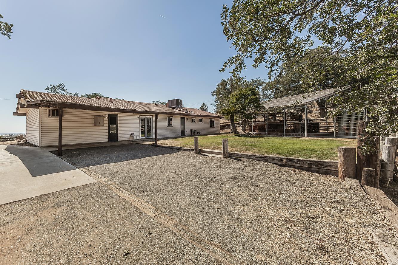 22085 Watts Valley Road Sanger, CA 93657 - Photo 38 of 98
