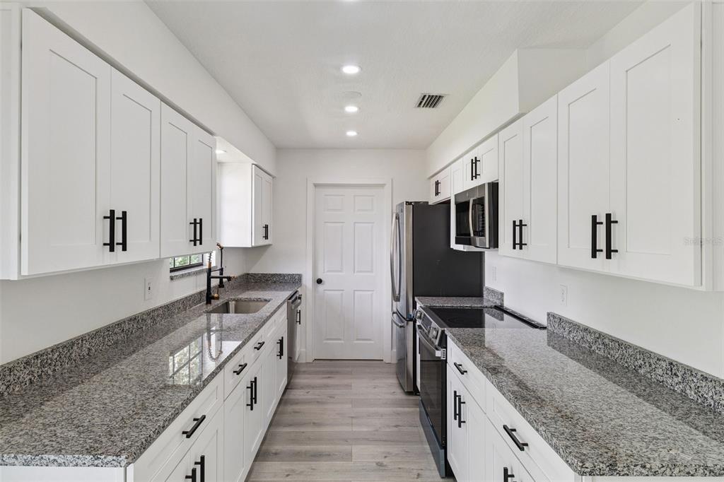 682 Degroodt Road Southwest Palm Bay, FL 32908 - Photo 10 of 31 Gallery Image 10