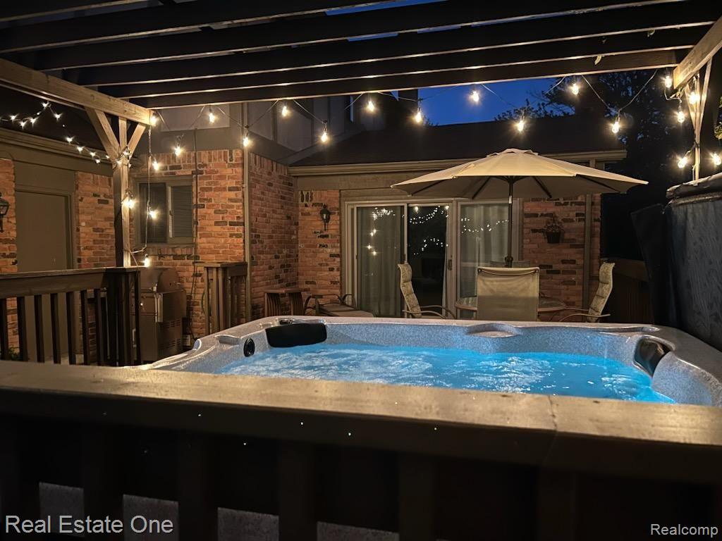 1692 Snowden Circle Rochester, MI 48306 - Photo 5 of 40 Night time Fun!