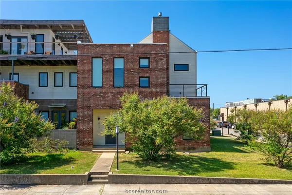 $2,400 | 217 North Houston Avenue, Bryan, TX 77803