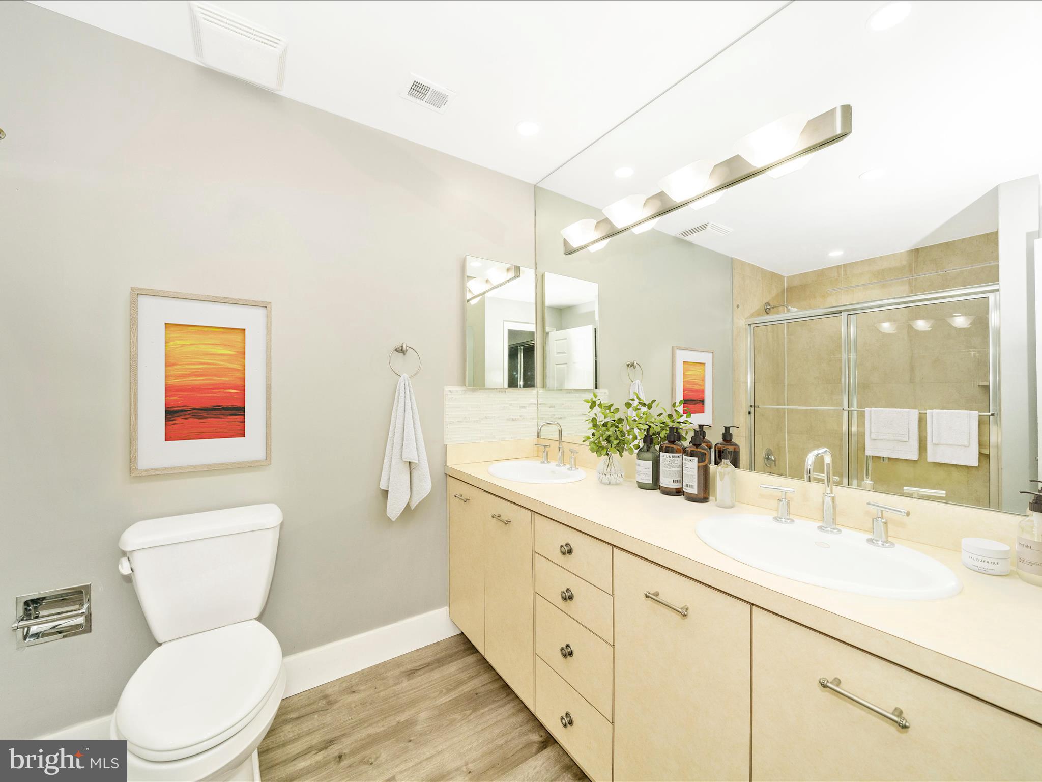 1040 Deer Ridge Drive, Unit 508 Baltimore, MD 21210 - Photo 48 of 66 a bathroom with a toilet sink and mirror