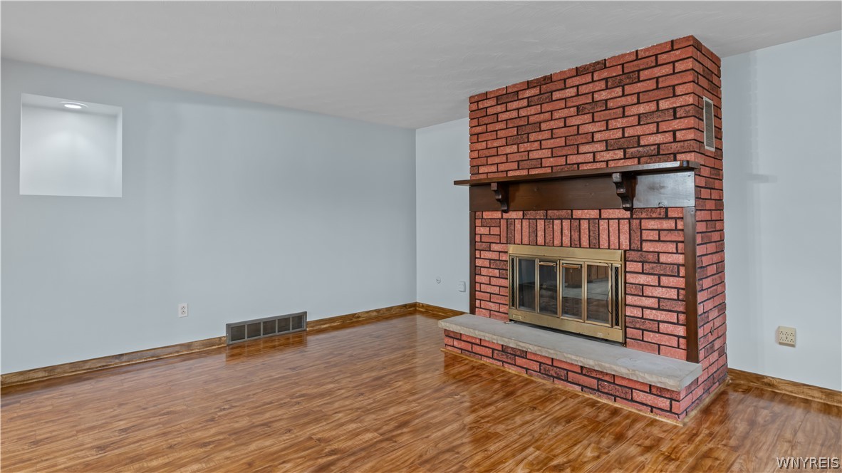781 Willet Road Hamburg, NY 14218 - Photo 3 of 28 Living Room