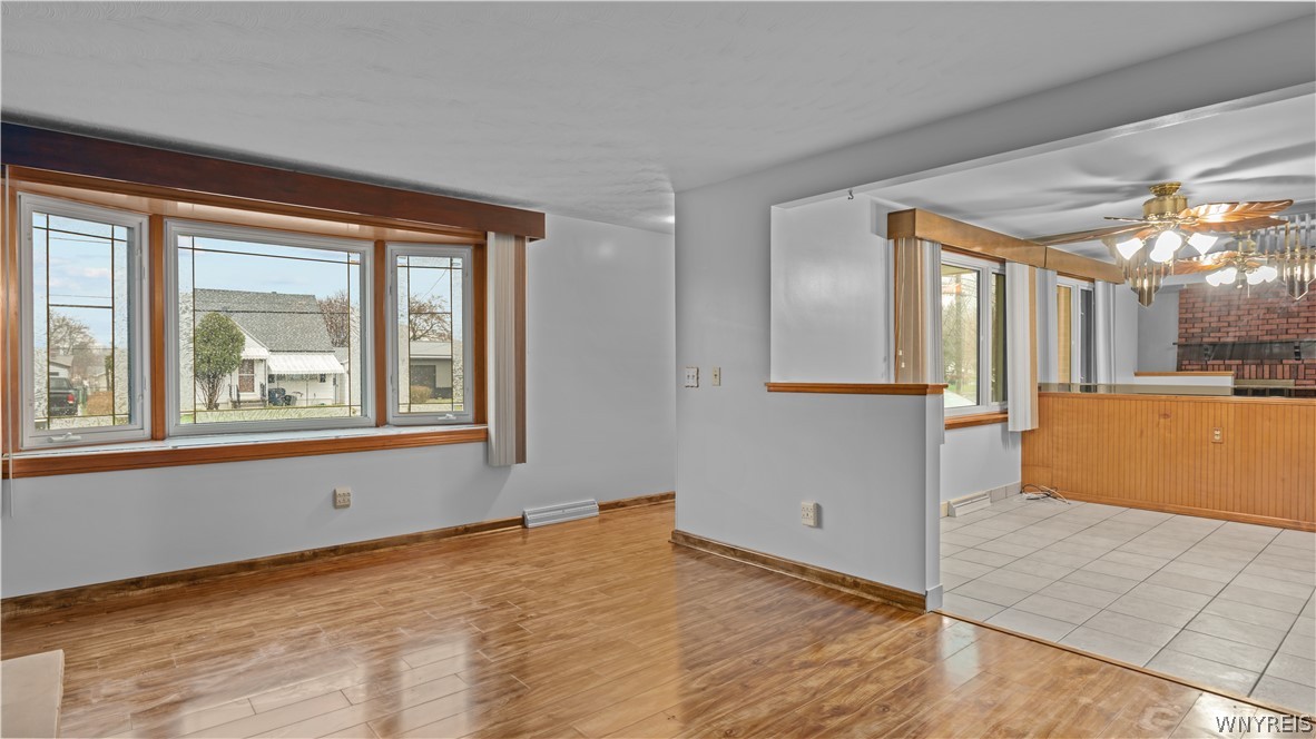 781 Willet Road Hamburg, NY 14218 - Photo 5 of 28 Living Room
