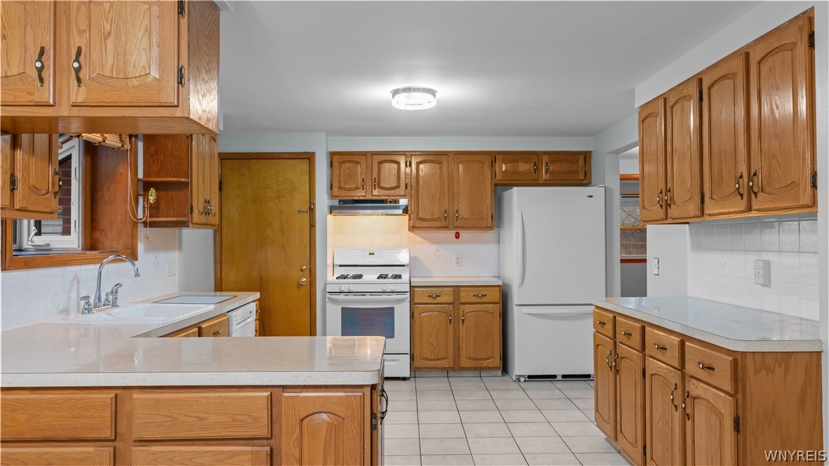781 Willet Road Hamburg, NY 14218 - Photo 8 of 28 Kitchen/Dining