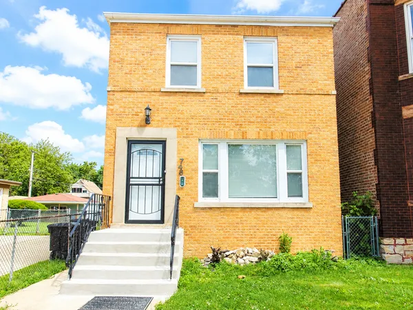 $1,800 | 748 East 69th Place, Chicago, IL 60637