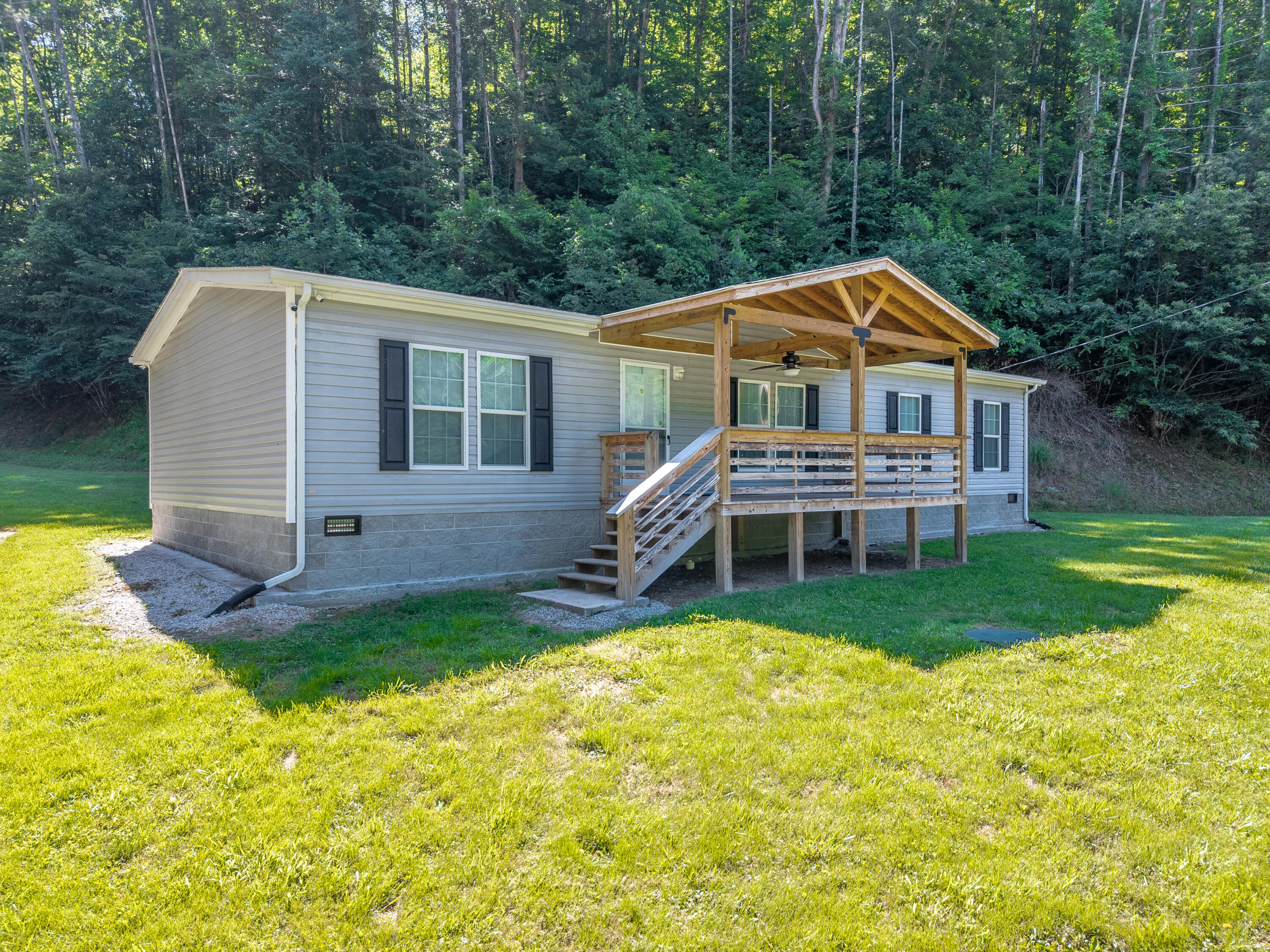 3750 Hunting Creek Road Rousseau, KY 41366 - Photo 11 of 52 DJI_20260603104250_0001_D-HDR