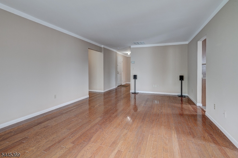 32 Rebecca Road East Hanover, NJ 07936 - Photo 4 of 35