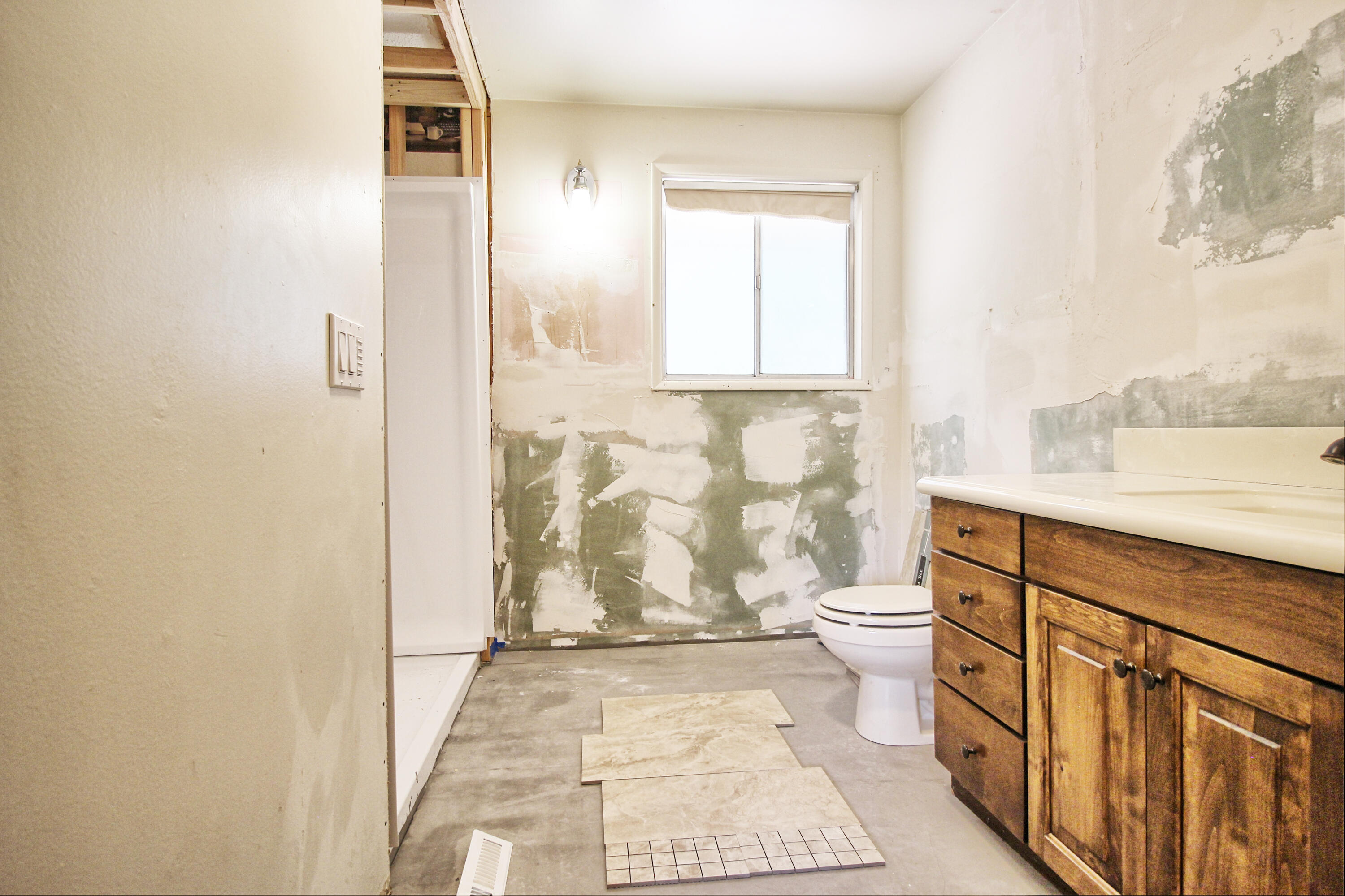 1912 Crestbrook Road Medford, OR 97504 - Photo 24 of 36 Crestbrookbathroom1a
