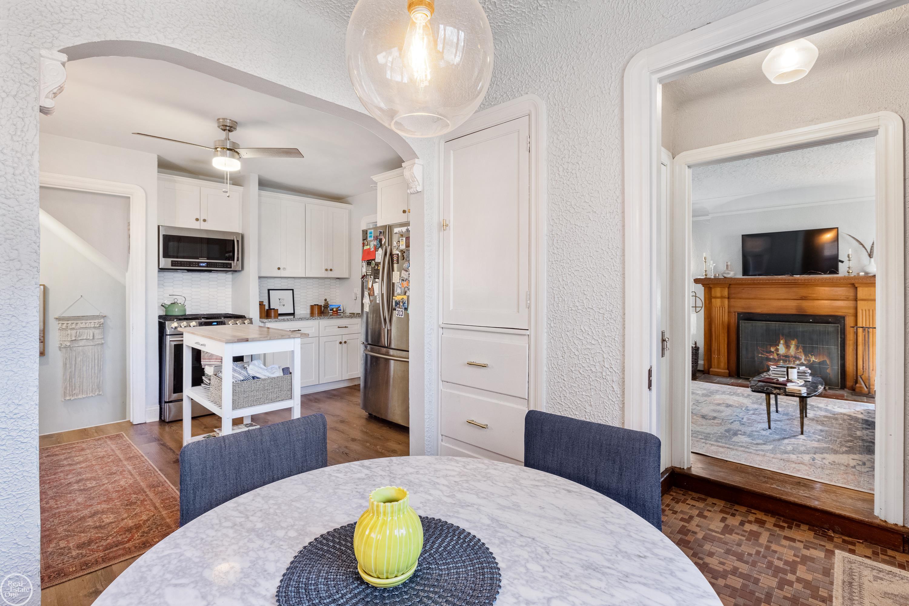 4376 Yorkshire Road Detroit, MI 48224 - Photo 9 of 25 50103117-8.JPG