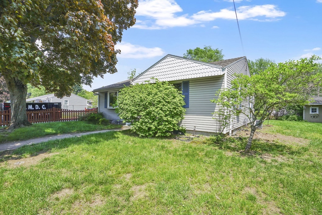 57 Tavistock Street Springfield, MA 01119 - Photo 3 of 21