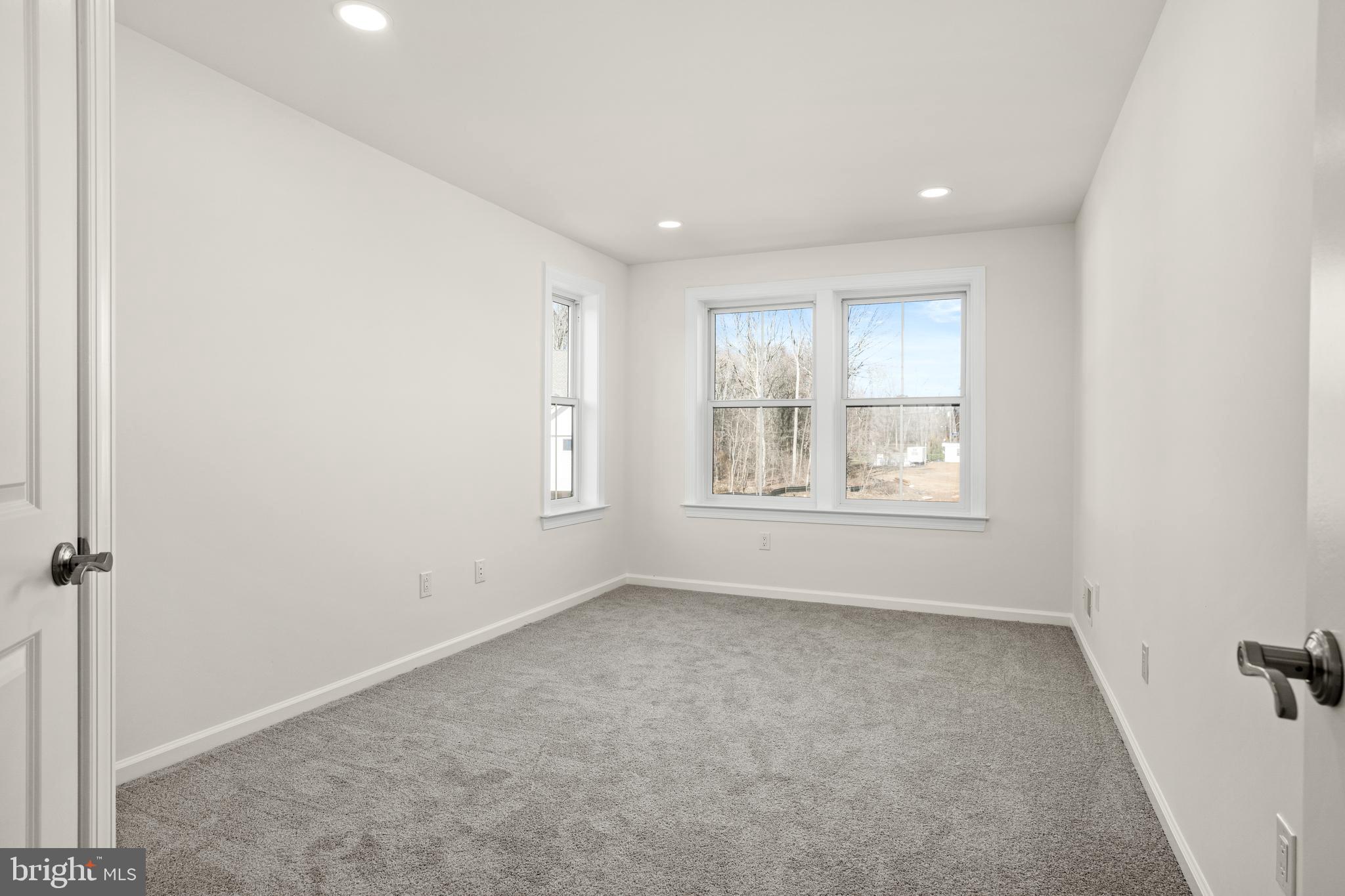 33 Kay Chiarello Way Hamilton, NJ 08690 - Photo 26 of 42 an empty room with windows