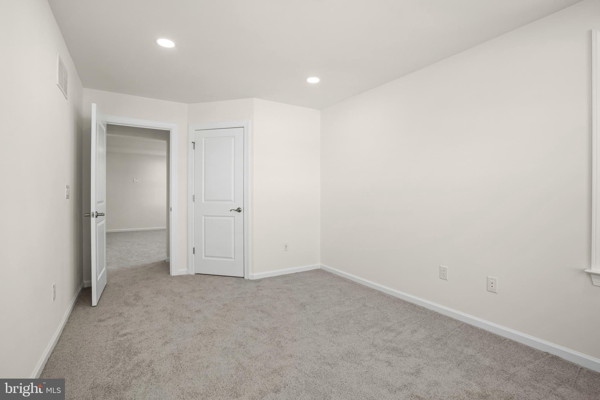 33 Kay Chiarello Way Hamilton, NJ 08690 - Photo 27 of 42