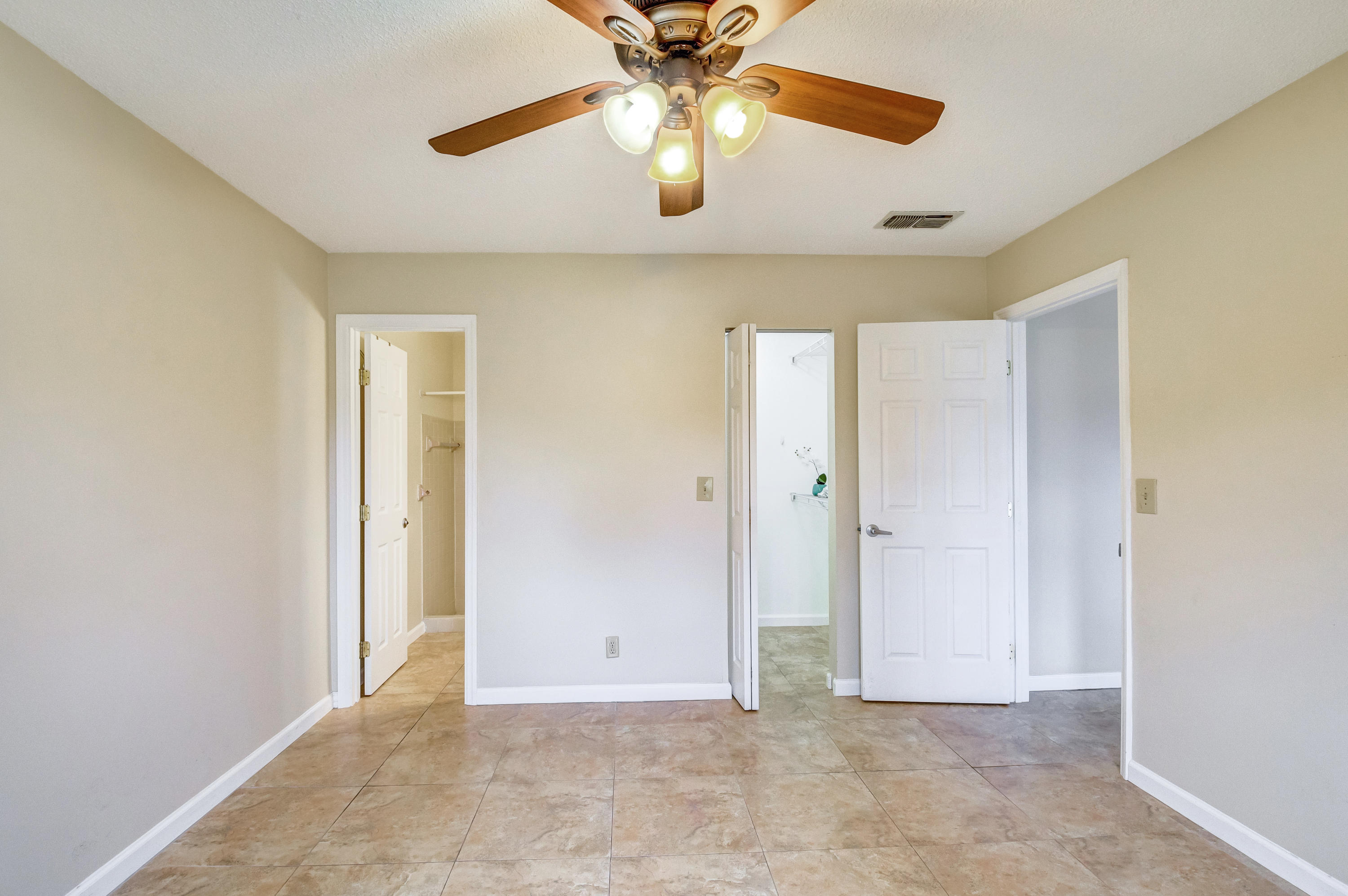 19594 Liberty Road Boca Raton, FL 33434 - Photo 28 of 53 Walk in closet