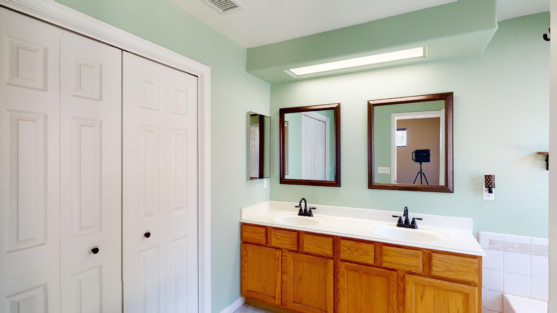 68373 Durango Road Cathedral City, CA 92234 - Photo 29 of 44 a bathroom with 2 sink and a mirror