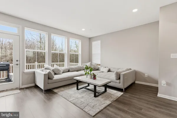 $2,950 | 1501 Hudson View Road, Essex, MD 21221