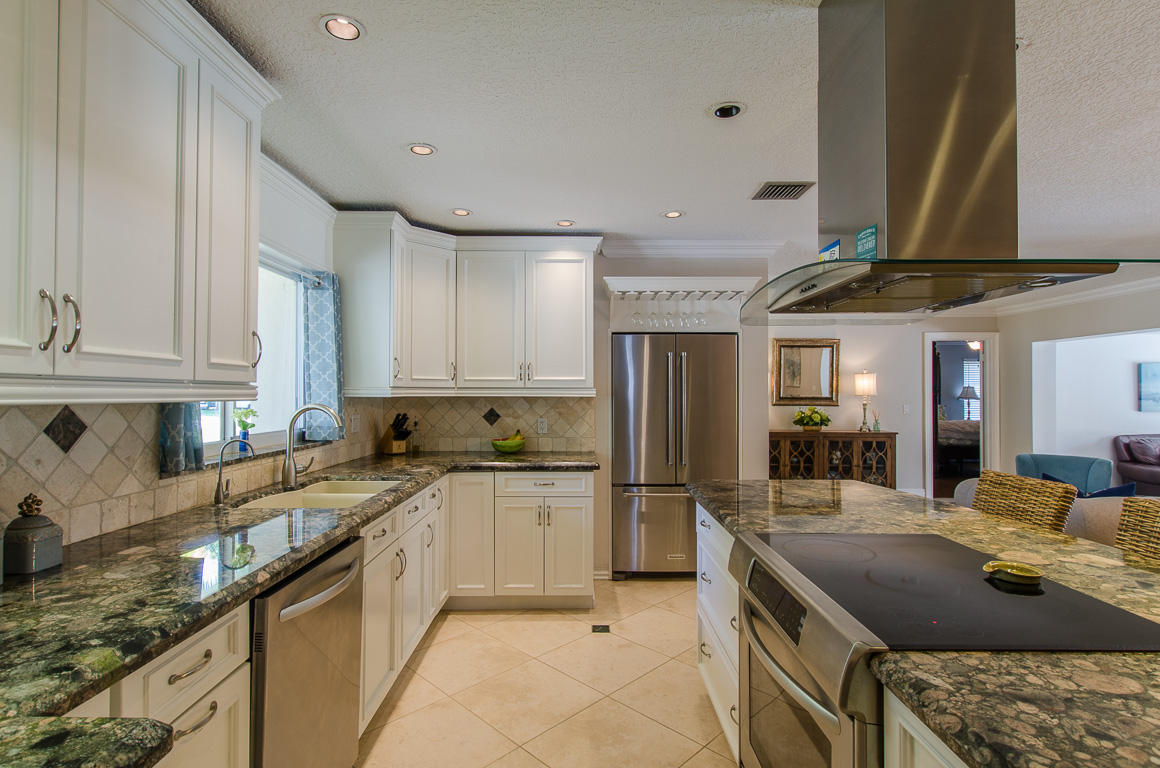 1288 Southwest 20th Street Boca Raton, FL 33486 - Photo 8 of 32 KitchenAid Appliances