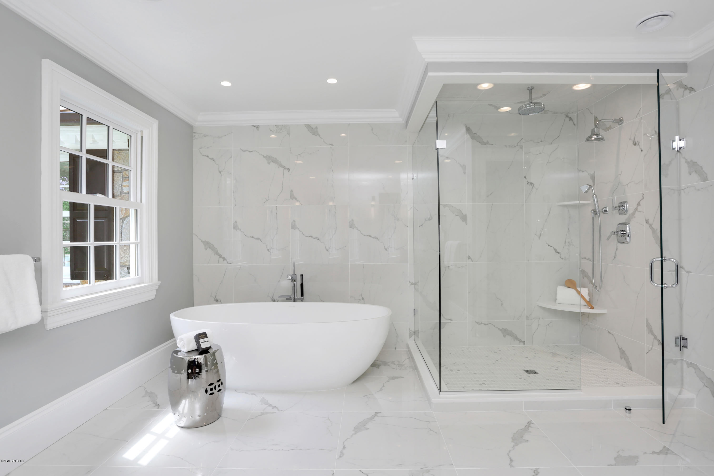 101 Dingletown Road Greenwich, CT 06830 - Photo 25 of 40 a bathroom with a tub shower and mirror