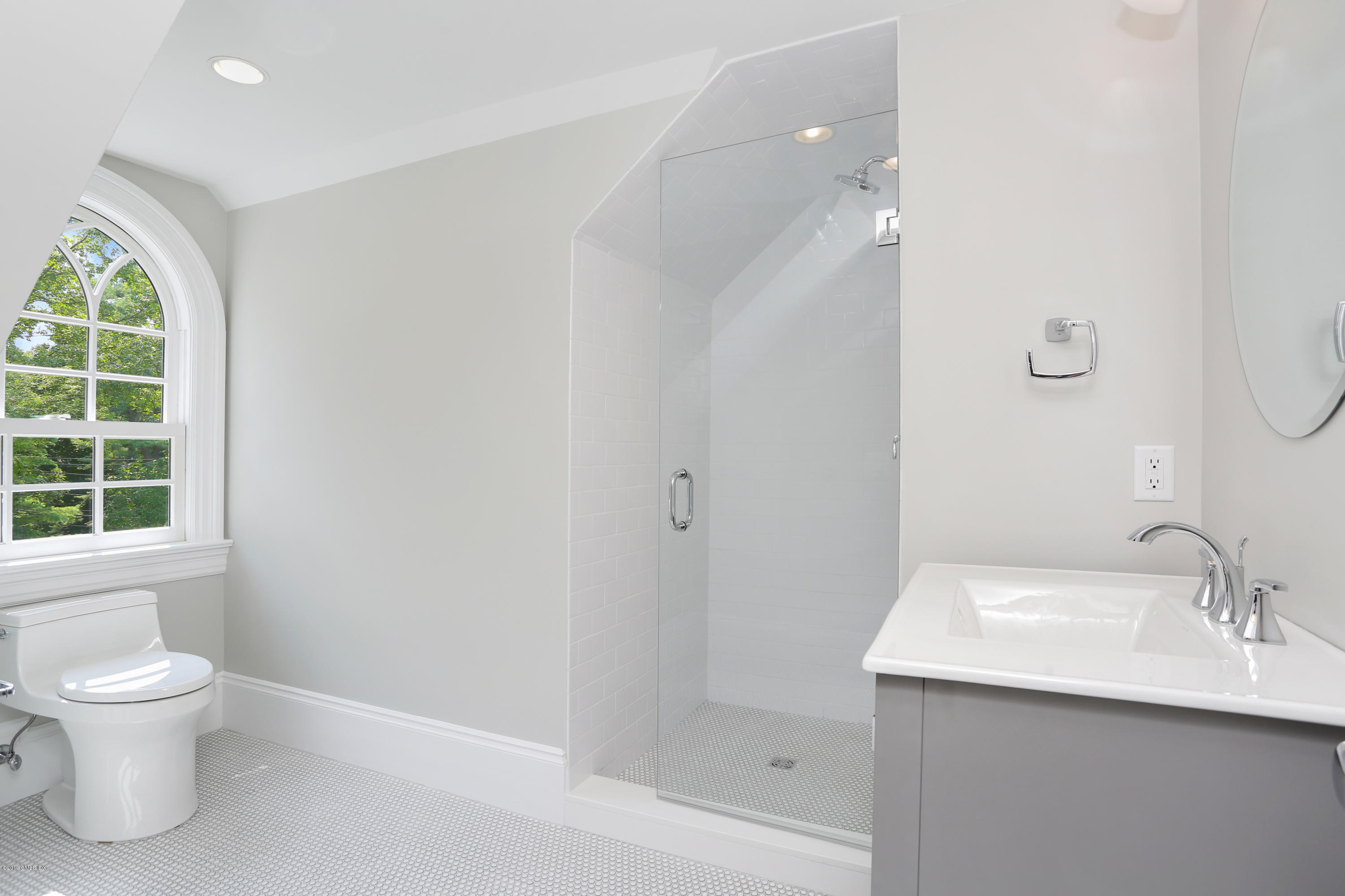 101 Dingletown Road Greenwich, CT 06830 - Photo 33 of 40 a bathroom with a toilet sink and a bathtub