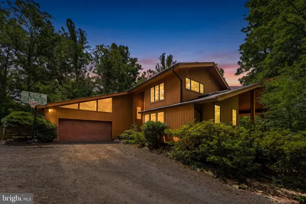 $2,250,000 | 7923 Cub Drive, Marshall, VA 20115
