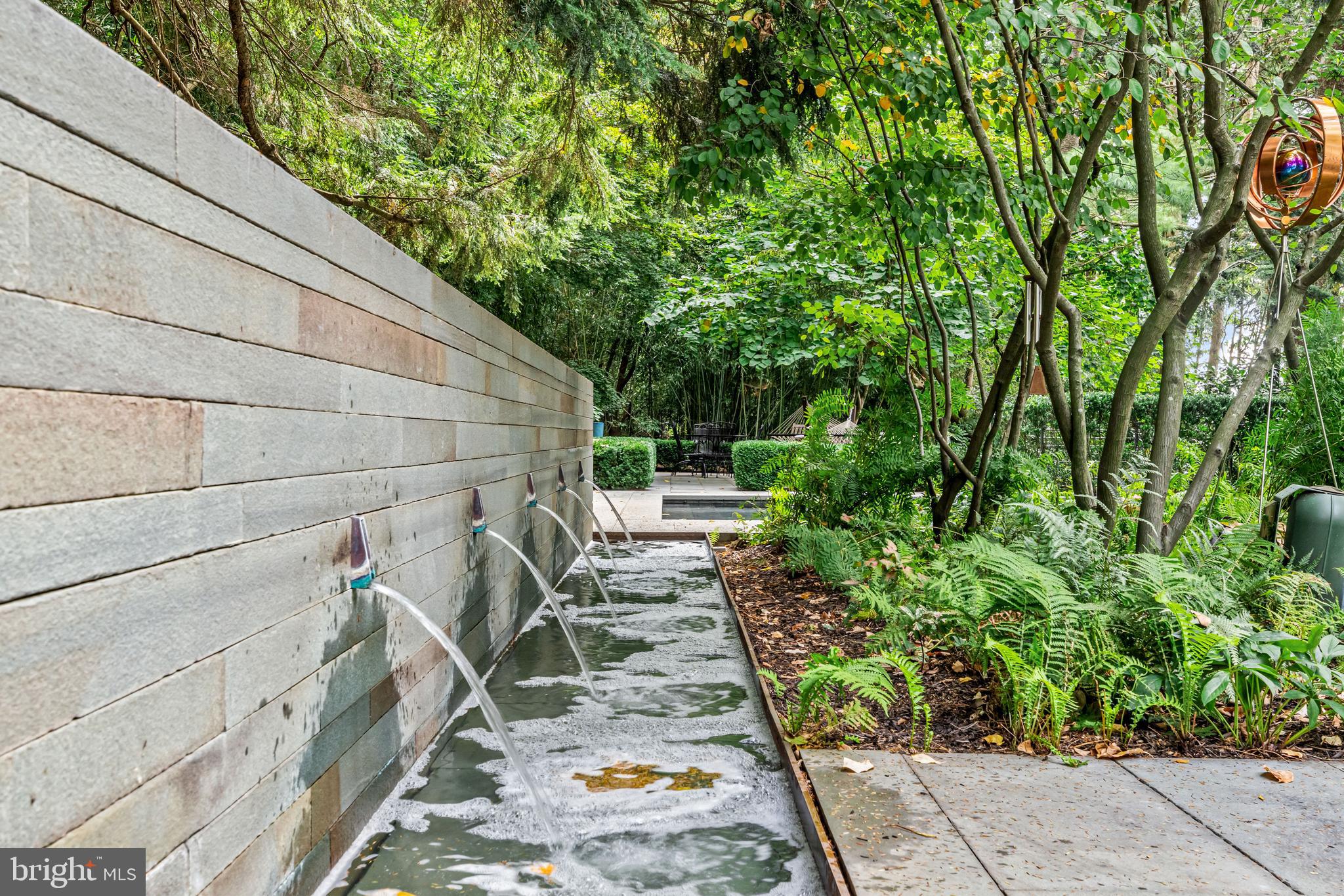 308-310 Julip Run Wayne, PA 19087 - Photo 111 of 127 a backyard of a house with large trees and plants