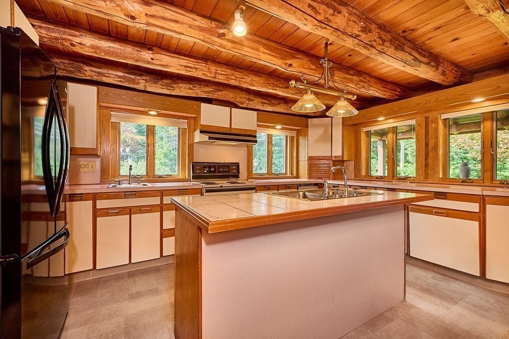 19 Loudville Road Easthampton, MA 01027 - Photo 9 of 38 Gallery Image 9