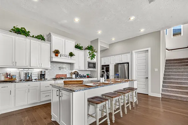 $689,000 | 205 Lakehouse Landing Drive, Katy, TX 77493