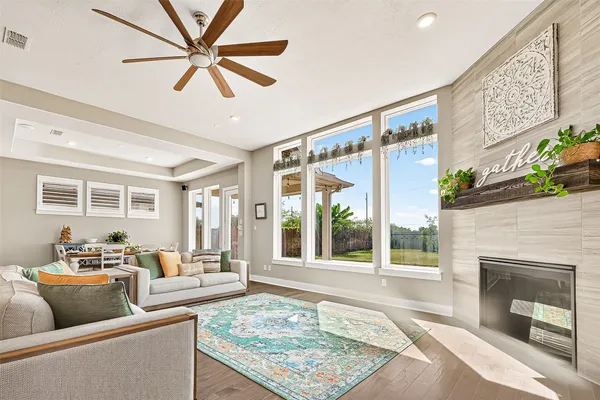 $689,000 | 205 Lakehouse Landing Drive, Katy, TX 77493