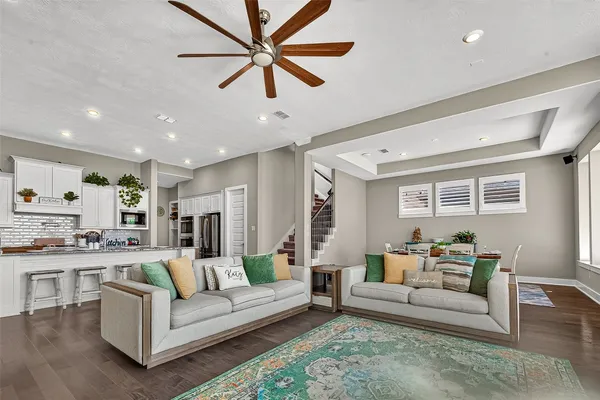 $689,000 | 205 Lakehouse Landing Drive, Katy, TX 77493