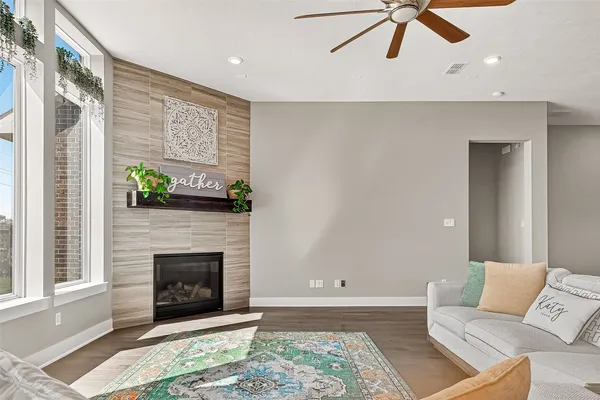 $689,000 | 205 Lakehouse Landing Drive, Katy, TX 77493