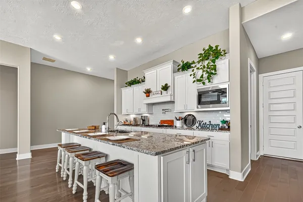 $689,000 | 205 Lakehouse Landing Drive, Katy, TX 77493