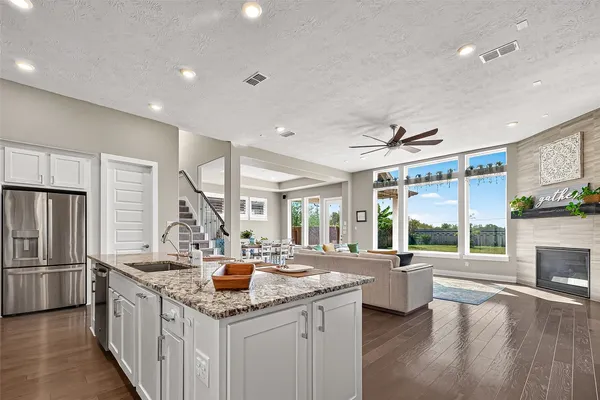 $689,000 | 205 Lakehouse Landing Drive, Katy, TX 77493