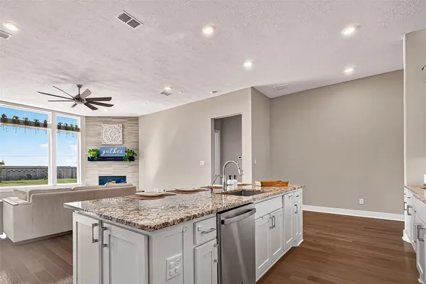 $689,000 | 205 Lakehouse Landing Drive, Katy, TX 77493