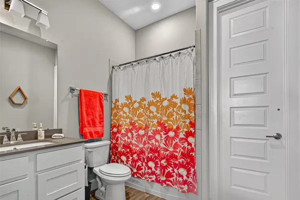 $689,000 | 205 Lakehouse Landing Drive, Katy, TX 77493