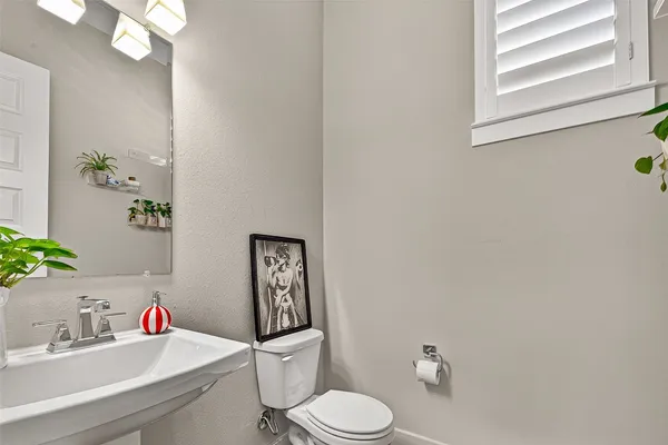 $689,000 | 205 Lakehouse Landing Drive, Katy, TX 77493