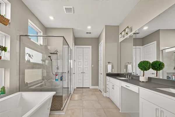 $689,000 | 205 Lakehouse Landing Drive, Katy, TX 77493