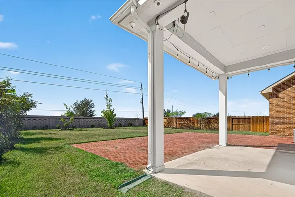 $689,000 | 205 Lakehouse Landing Drive, Katy, TX 77493