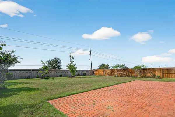 $689,000 | 205 Lakehouse Landing Drive, Katy, TX 77493