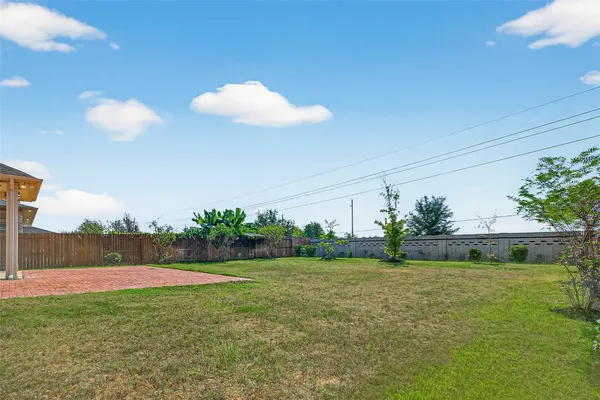 $689,000 | 205 Lakehouse Landing Drive, Katy, TX 77493