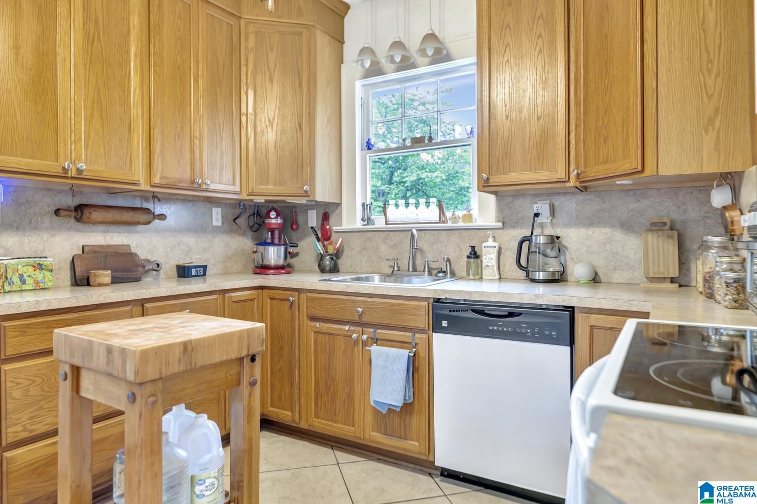 102 East Crest Road Bessemer, AL 35023 - Photo 7 of 23