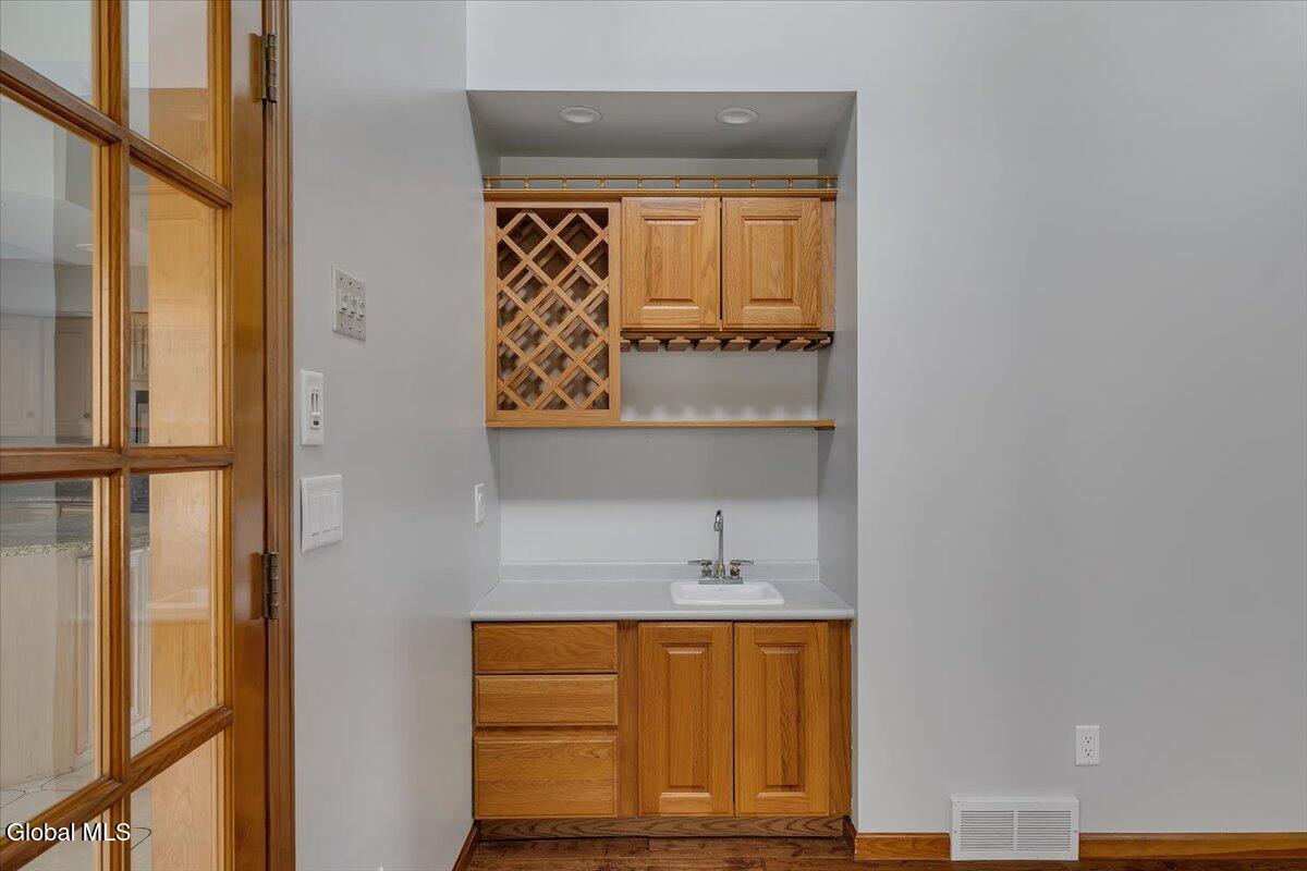 1306 Putnam Road Rotterdam, NY 12306 - Photo 15 of 76 09-P1603687