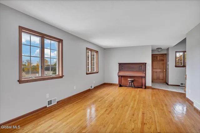 $949,900 | 1306 Putnam Road, Rotterdam, NY 12306