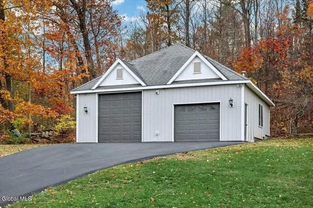 $949,900 | 1306 Putnam Road, Rotterdam, NY 12306