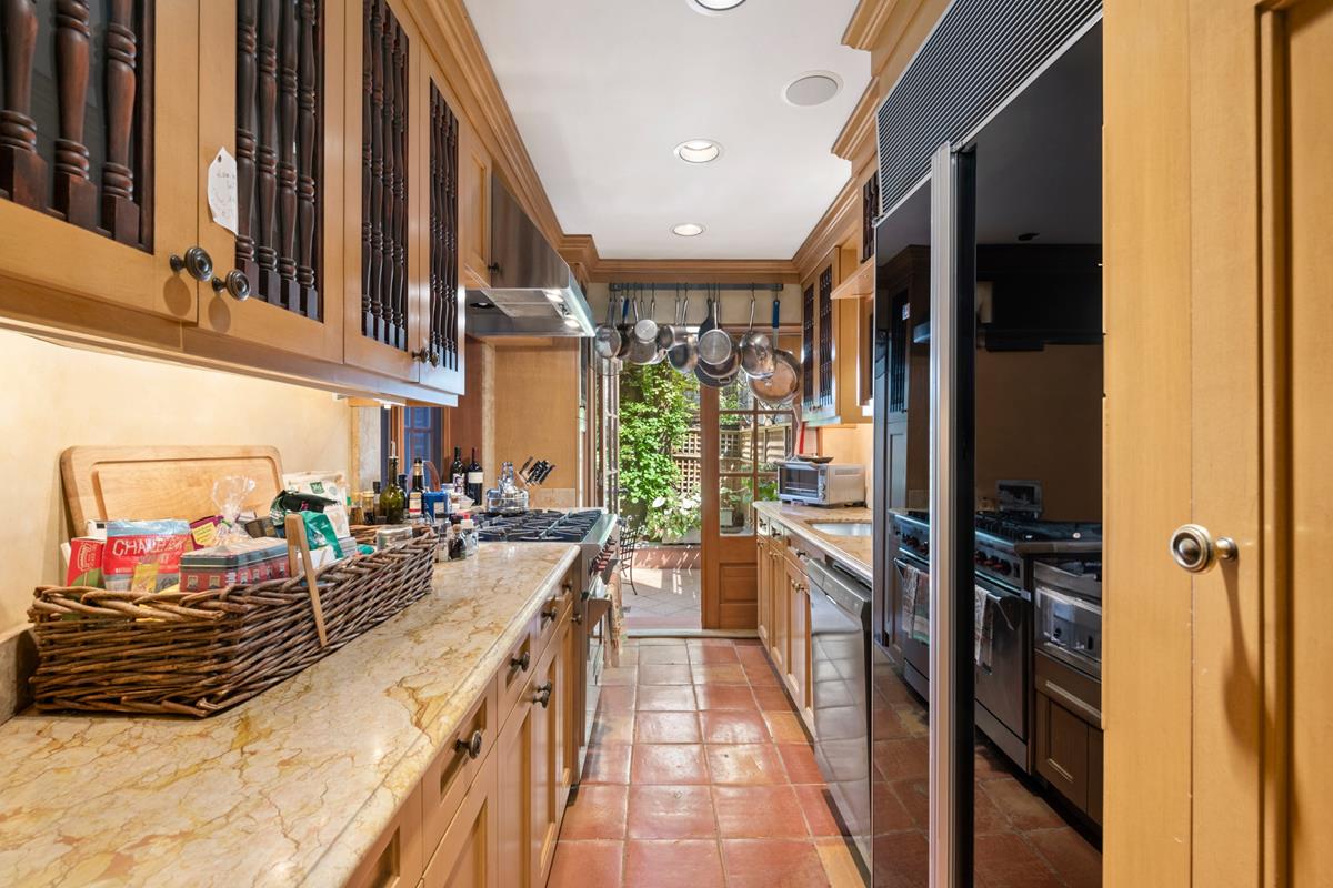 329 West 87th Street Manhattan, NY 10024 - Photo 4 of 18