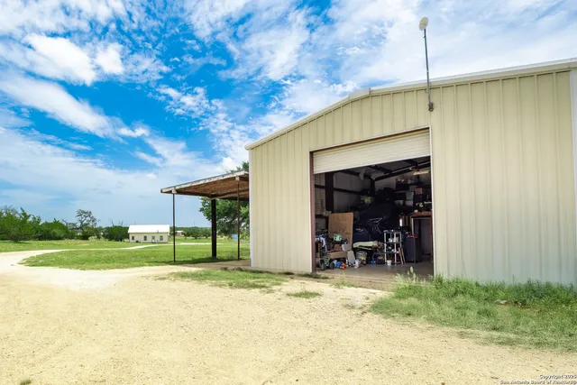 $975,000 | 233 N Fork, Bandera, TX 78003