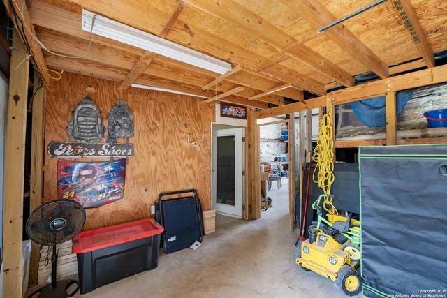 $975,000 | 233 N Fork, Bandera, TX 78003