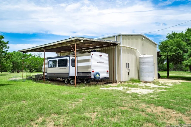 $975,000 | 233 N Fork, Bandera, TX 78003