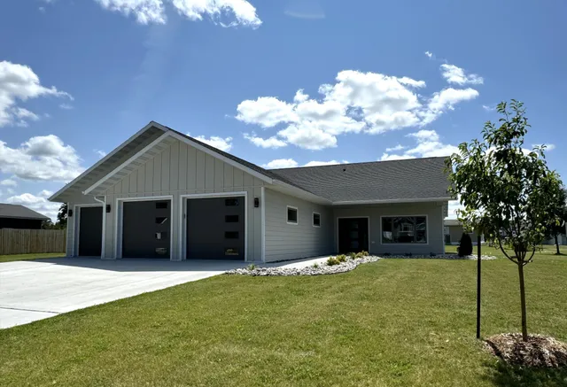 $299,000 | 602 Lincoln Street Southeast, Warroad, MN 56763