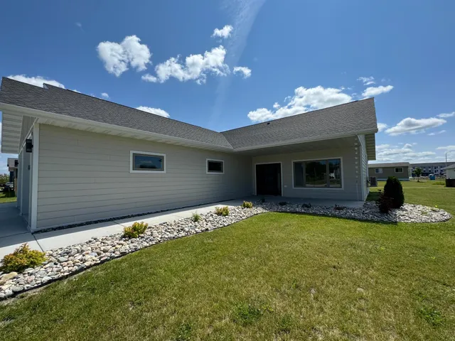 $299,000 | 602 Lincoln Street Southeast, Warroad, MN 56763