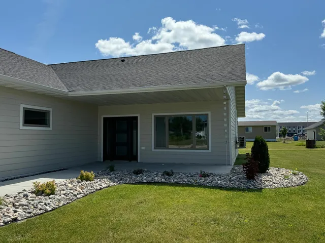 $299,000 | 602 Lincoln Street Southeast, Warroad, MN 56763