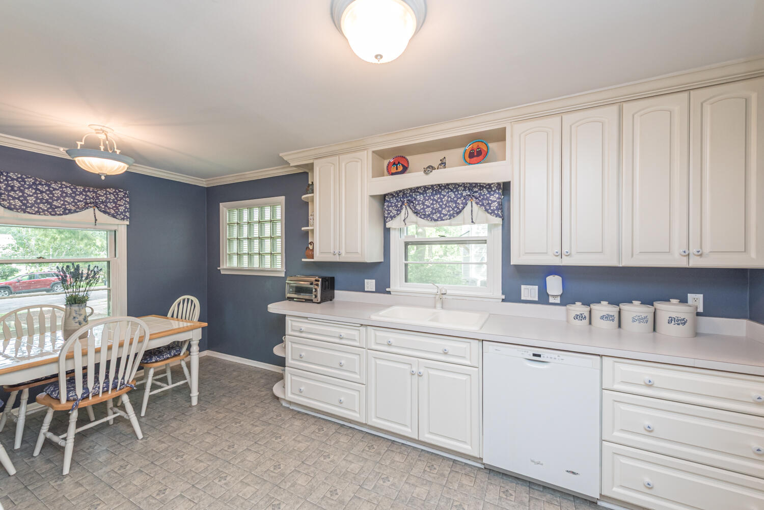 719 Sunset Road Ann Arbor, MI 48103 - Photo 15 of 65 Lots of counter space